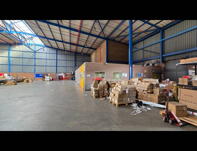 2,594M² WAREHOUSE TO LET IN SPARTAN